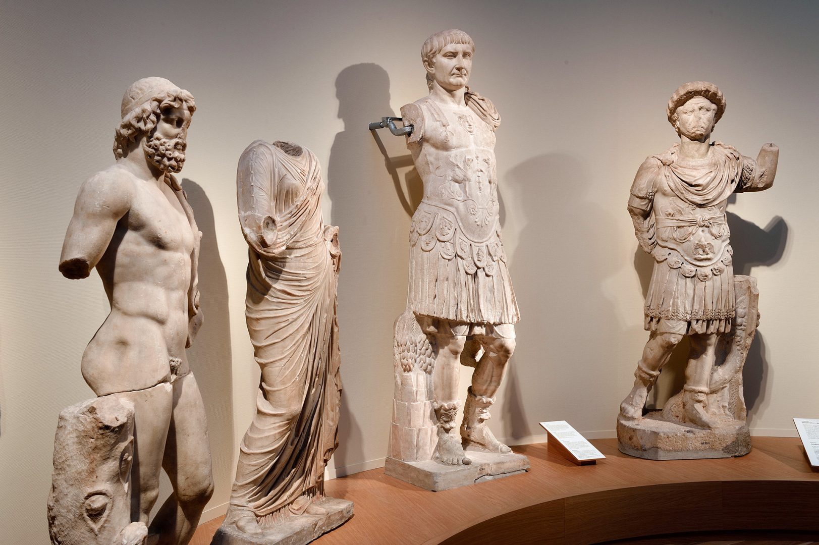 Romeinse keizerbeelden in het museum