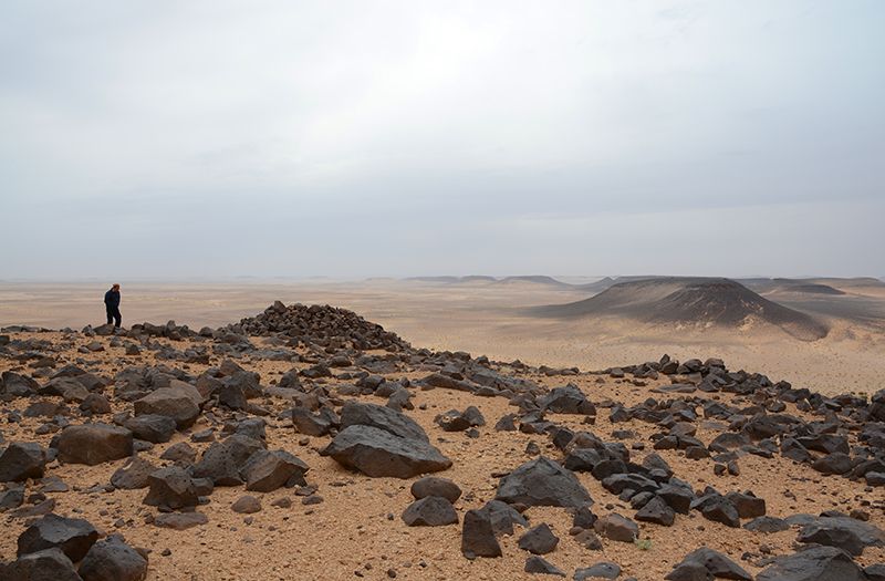 Rotskunst in de Zwarte Woestijn Jordanië